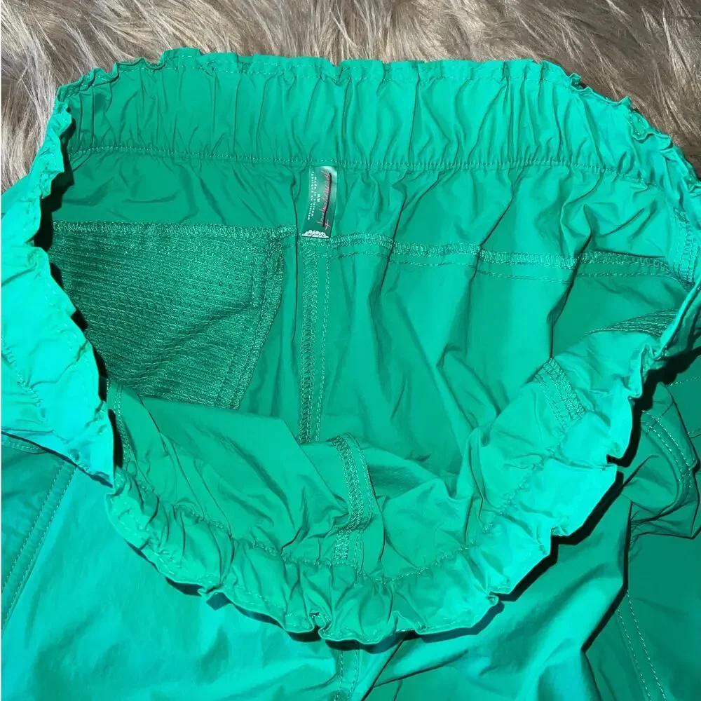 NWOT Free People Movement In the Wild Cargo Shorts Green size M - Picture 4 of 8